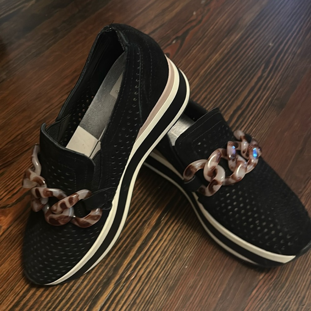 Worn once. Comfy and cute!